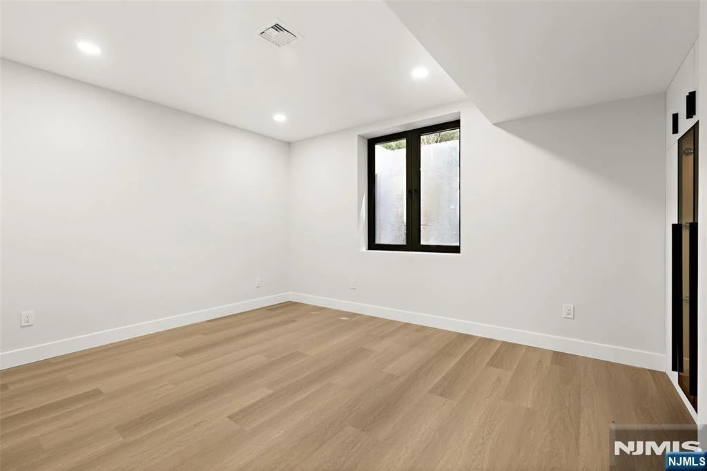 Photo of 302 Pine