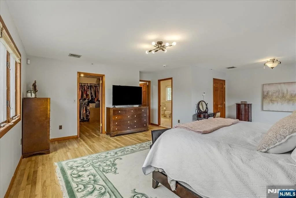 Photo of 670 Swathmore