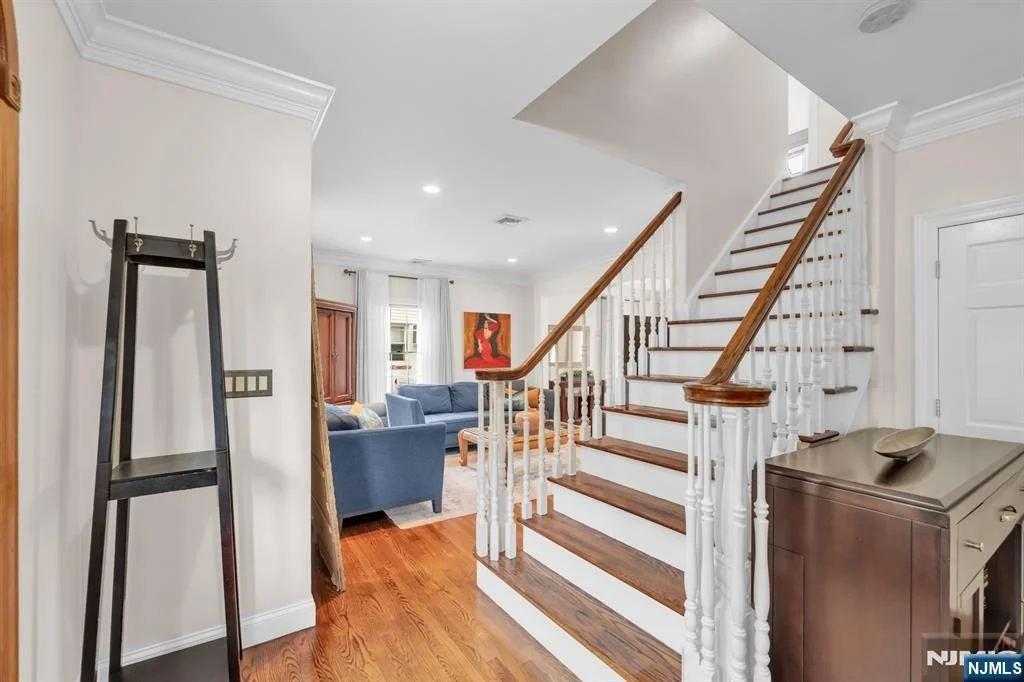 Photo of 1025 Maple
