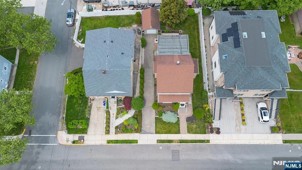 Photo of 1631 Maple