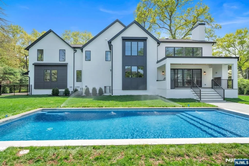 Photo of 16 Donnybrook