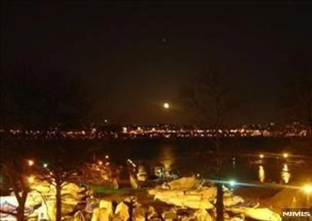 Photo of 1375 River