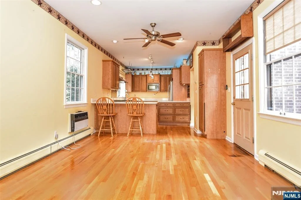 Photo of 497 W Saddle River