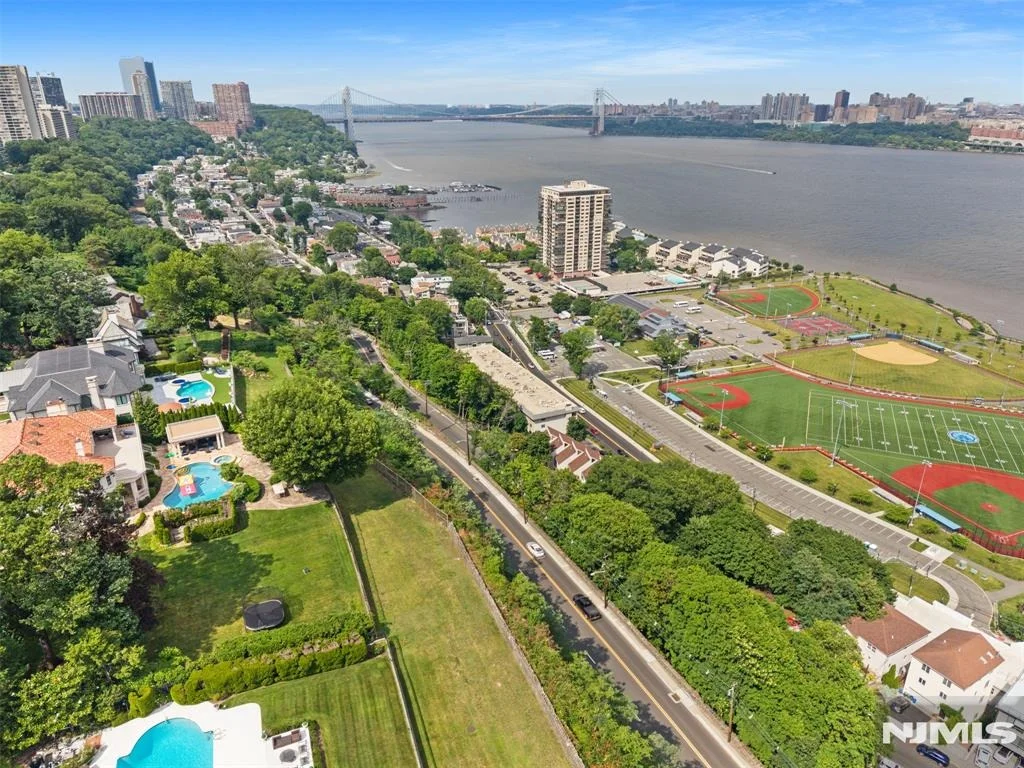 Photo of 1150 River