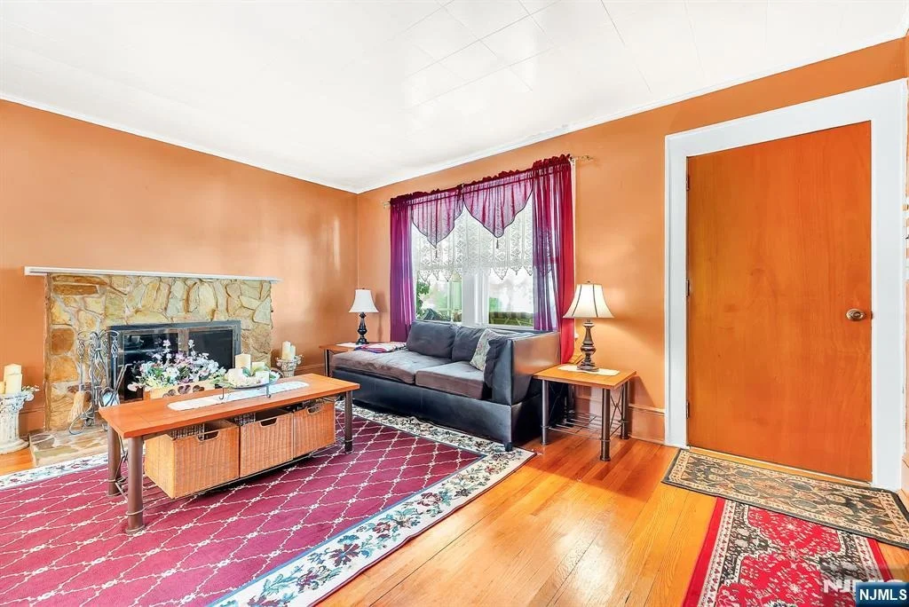 Photo of 9 Halcyon