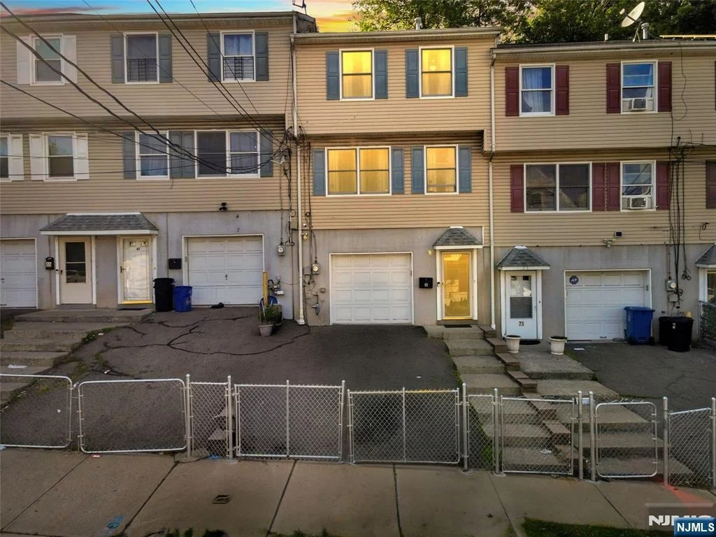 Photo of 69 4th