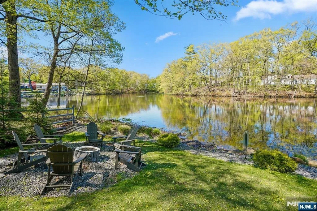 Photo of 372 Lakeview