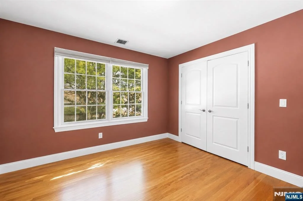 Photo of 683 Victoria