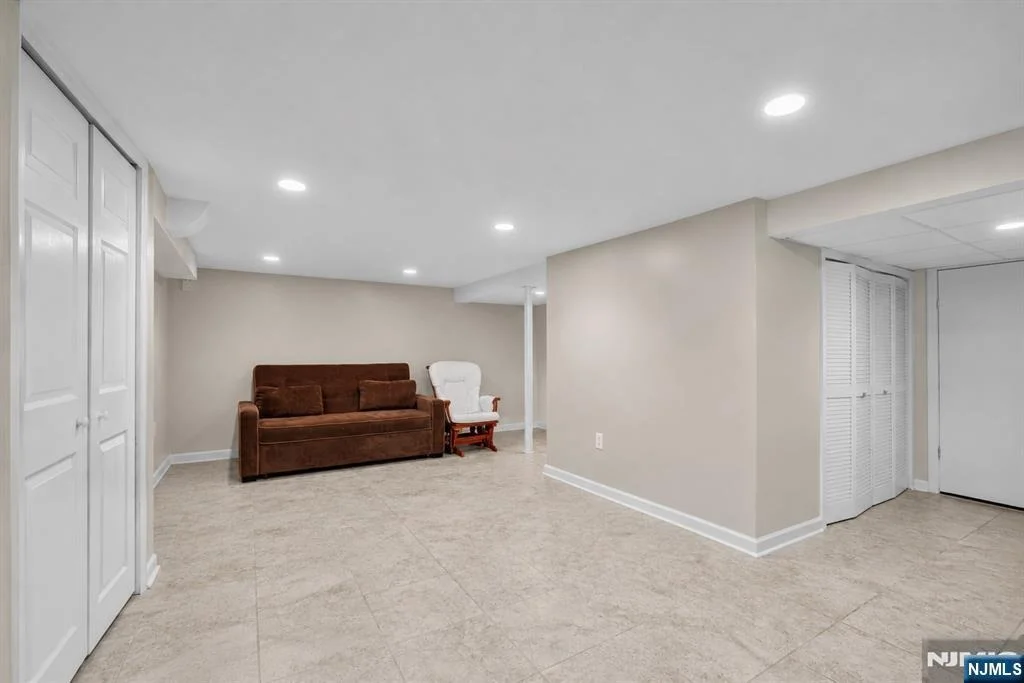 Photo of 8 Oak Crest
