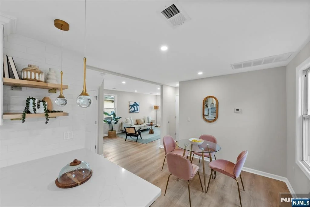 Photo of 484 Sylvan