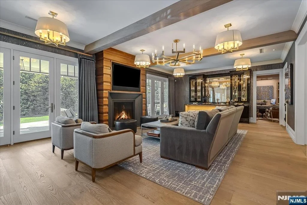 Photo of 555 Miller