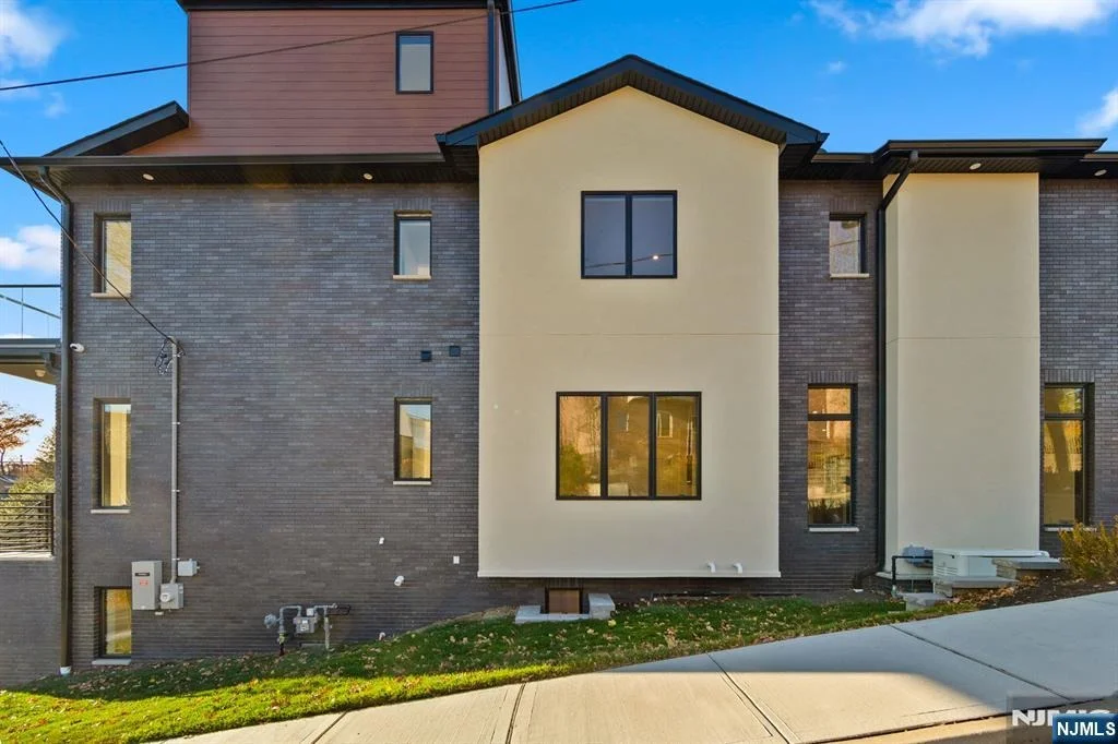Photo of 61 Edgewater
