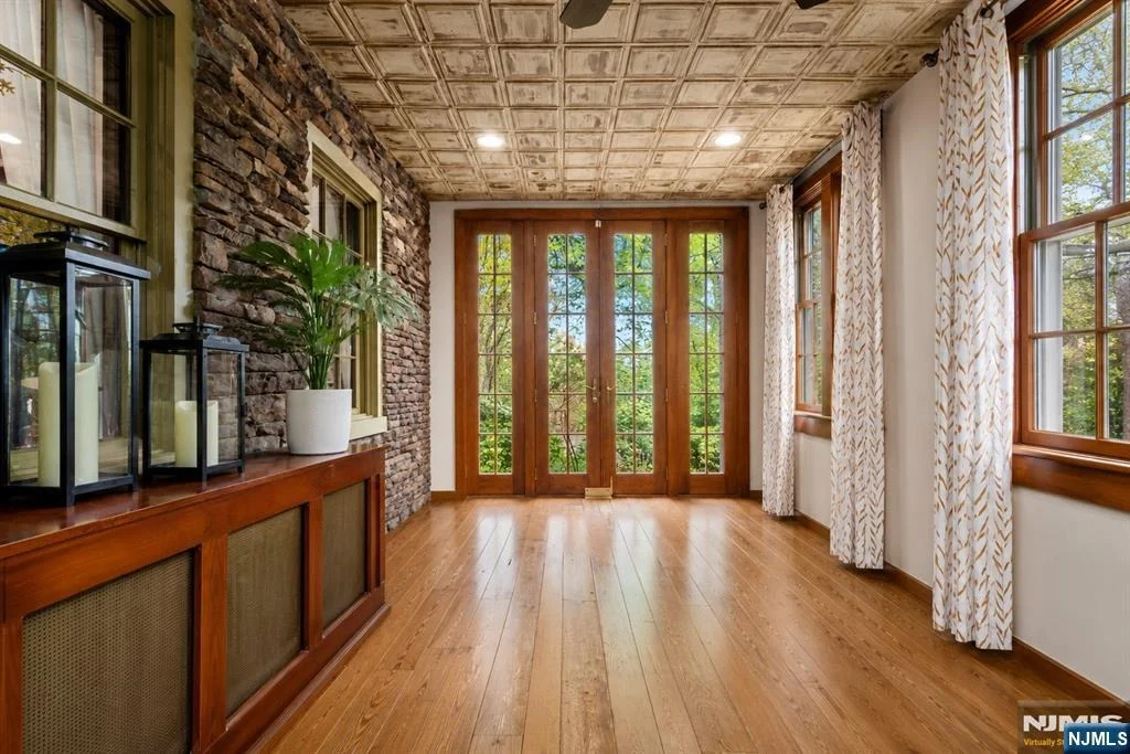 Photo of 384 Anderson