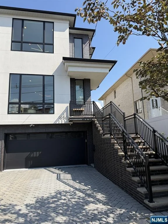 Photo of 1656 Maple