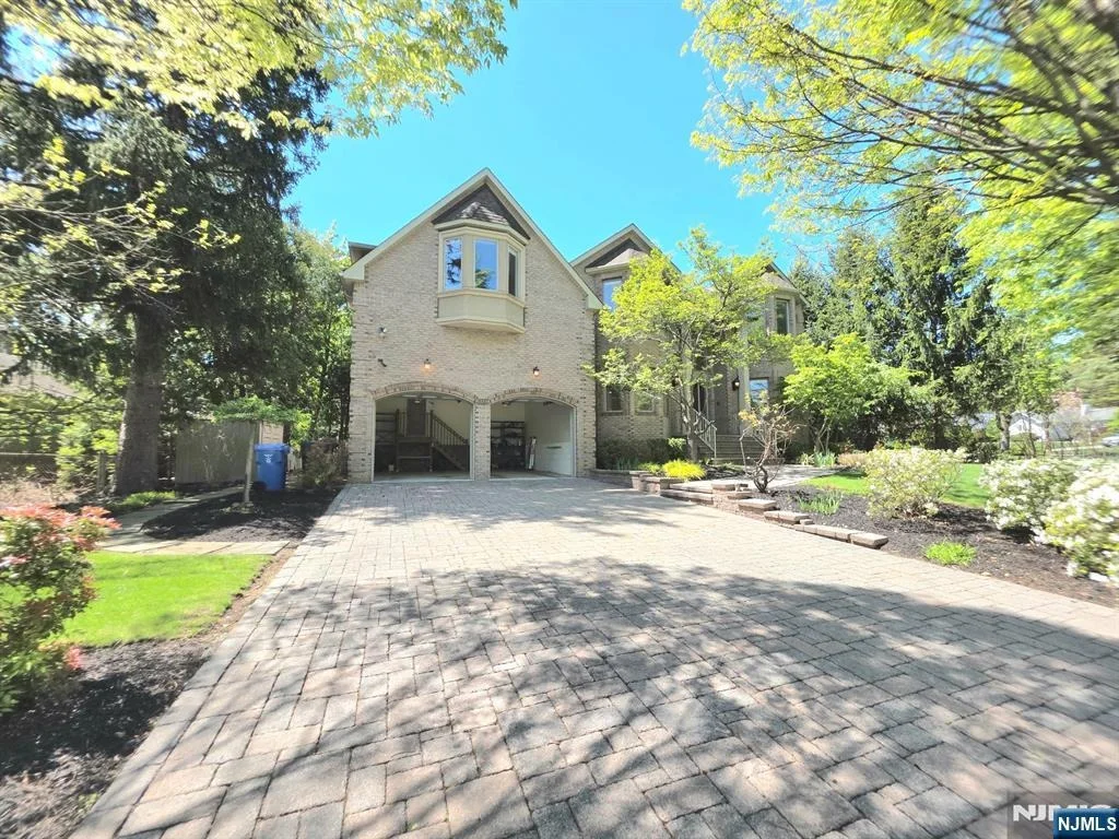 Photo of 335 Bullard