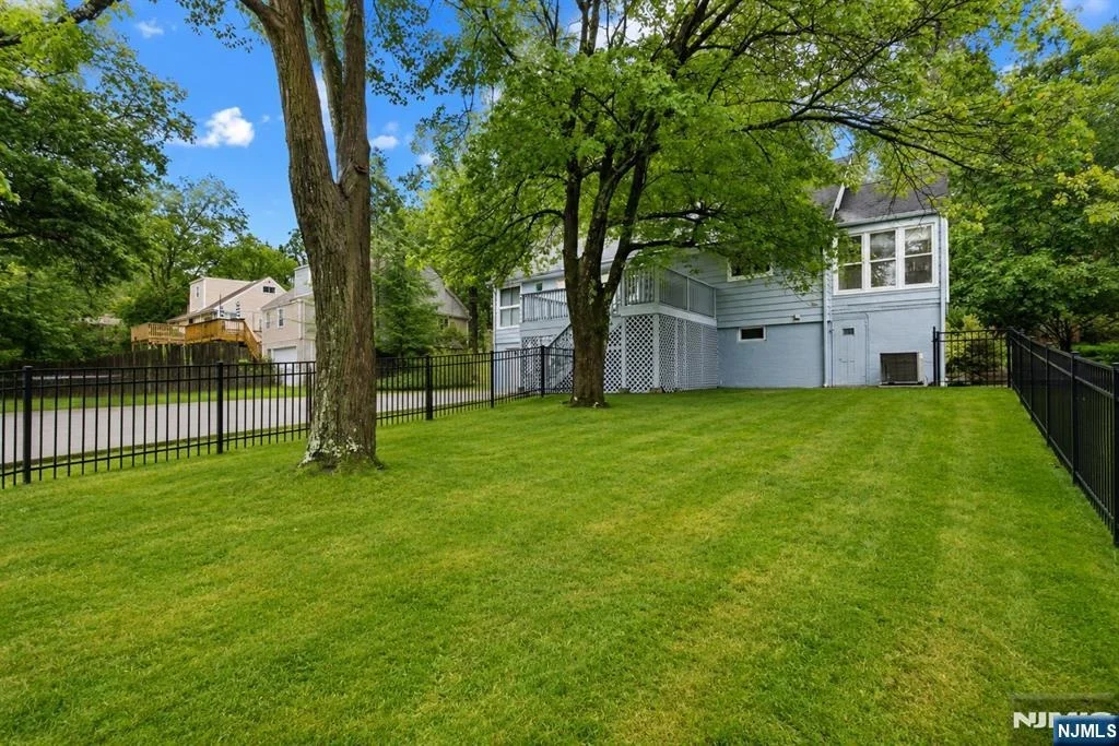Photo of 8 Oak Crest