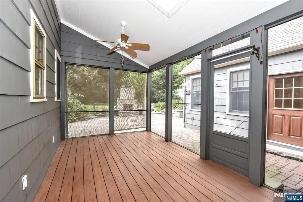 Photo of 497 W Saddle River