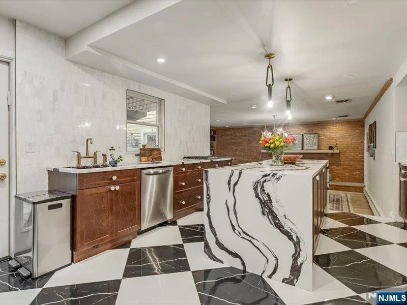 Photo of 372 McKinley