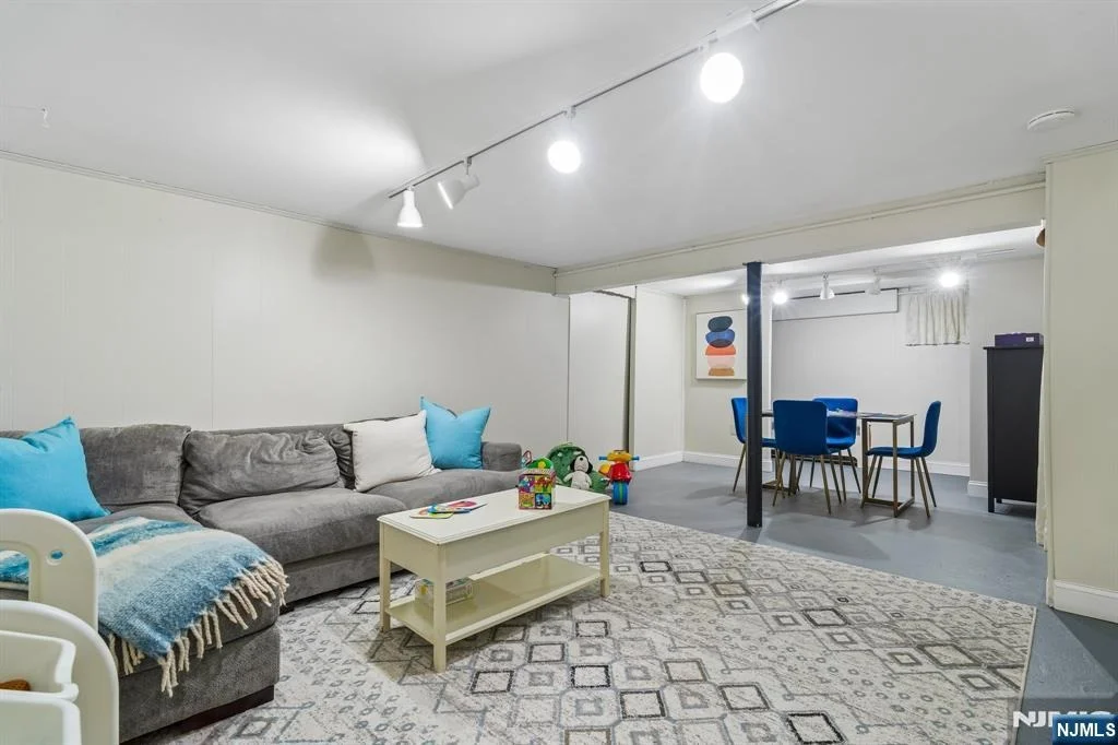 Photo of 49 Skyview