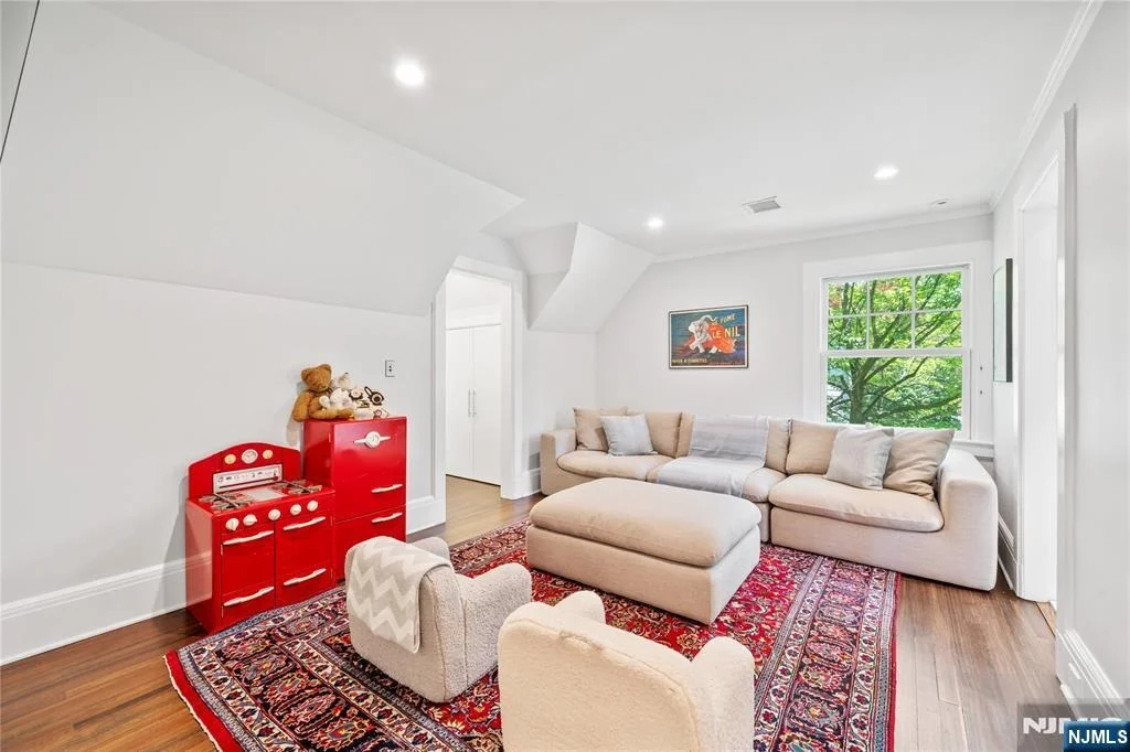 Photo of 48 Edgemont