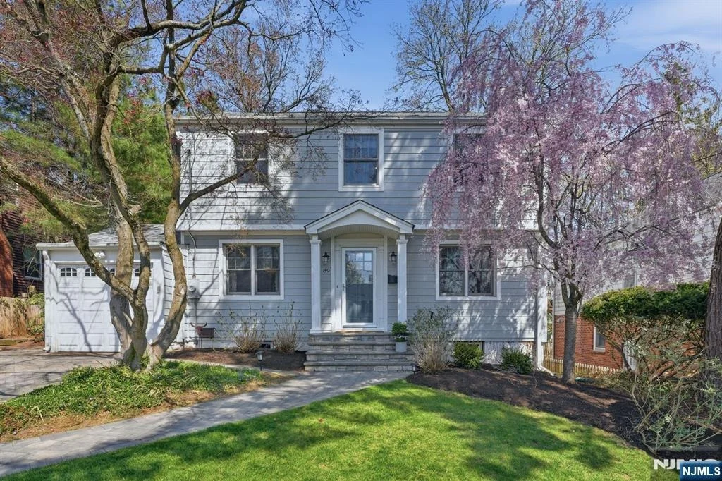Photo of 89 Surrey
