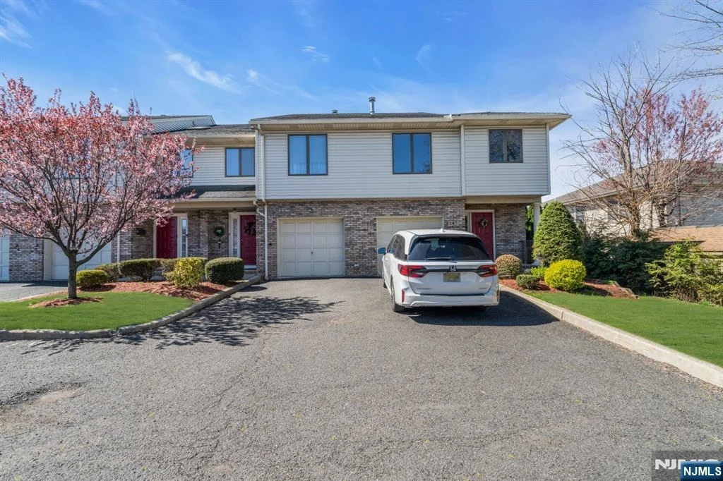 Photo of 266 Garibaldi