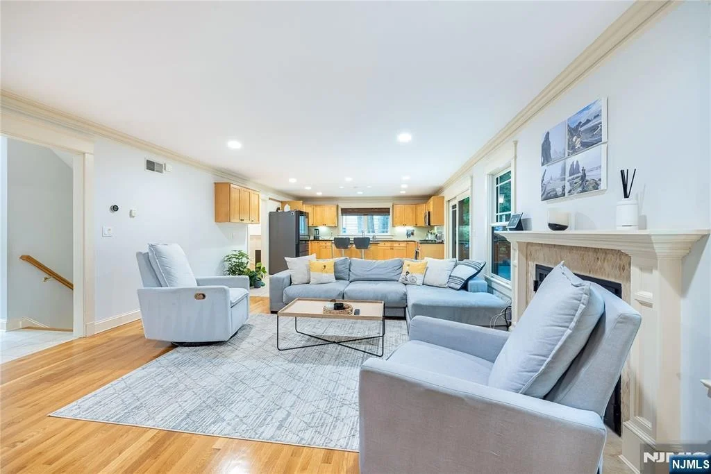 Photo of 41 Downey