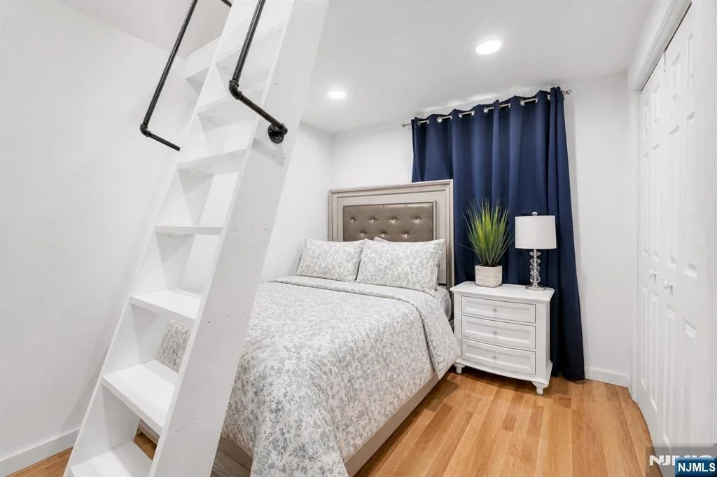 Photo of 99 Oneida