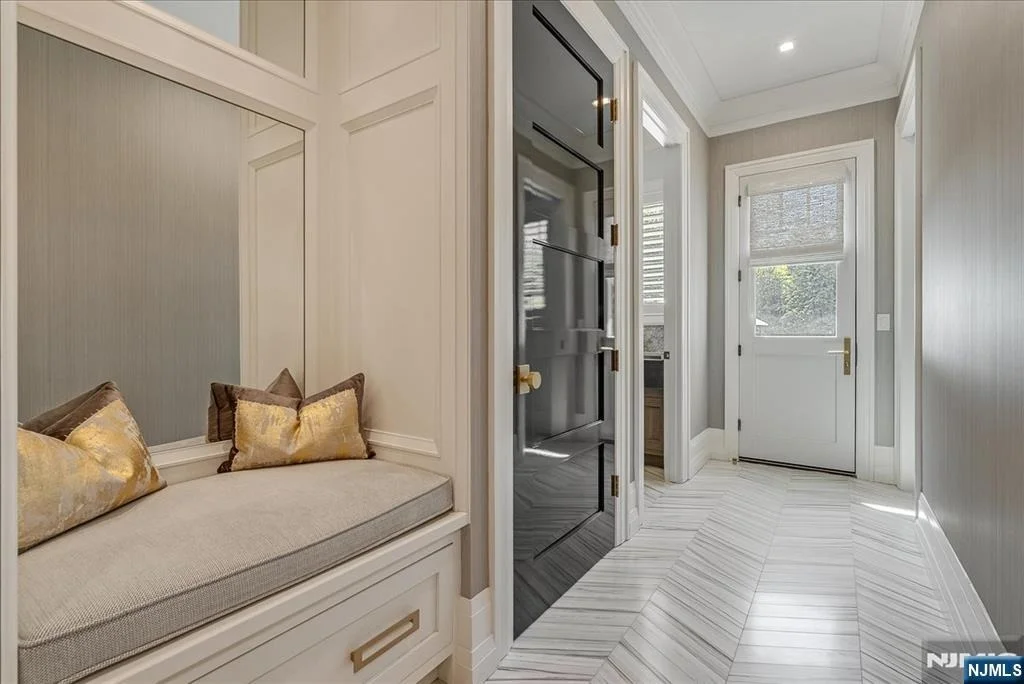 Photo of 555 Miller