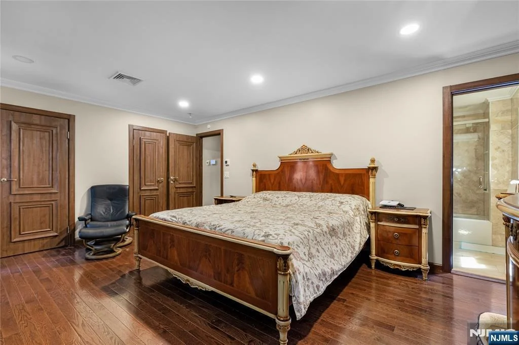 Photo of 806 Stella
