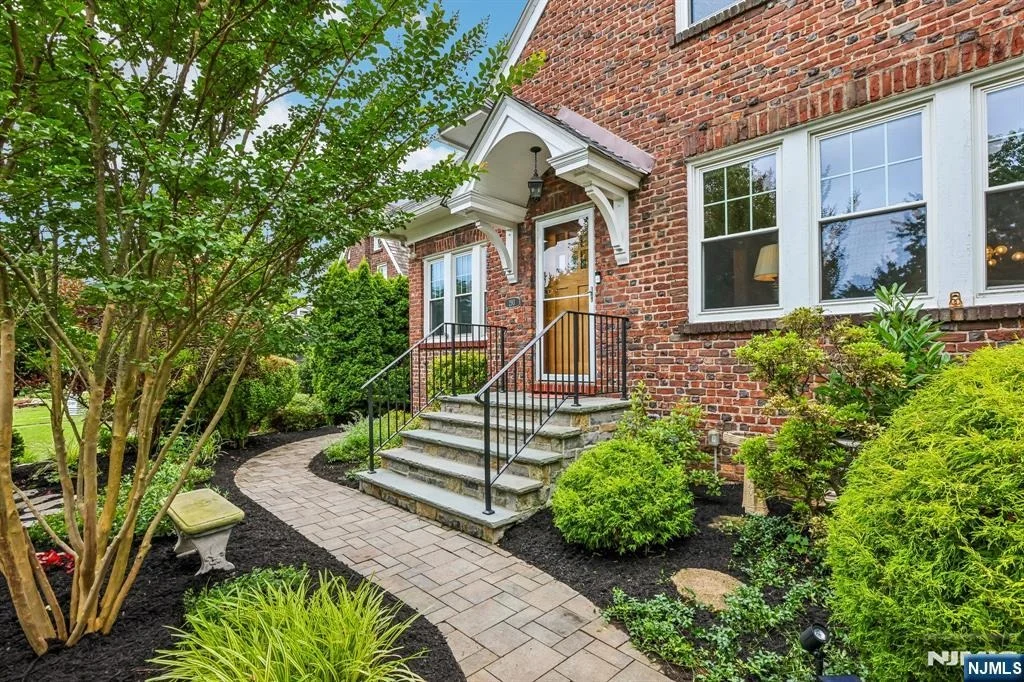 Photo of 293 Euclid