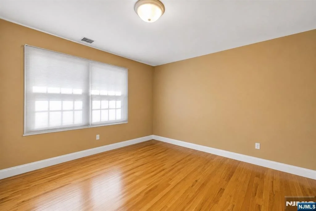 Photo of 683 Victoria