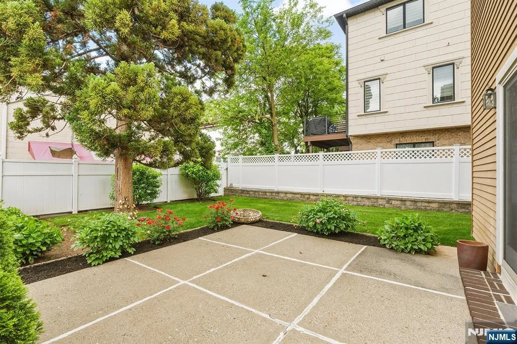Photo of 1631 Maple
