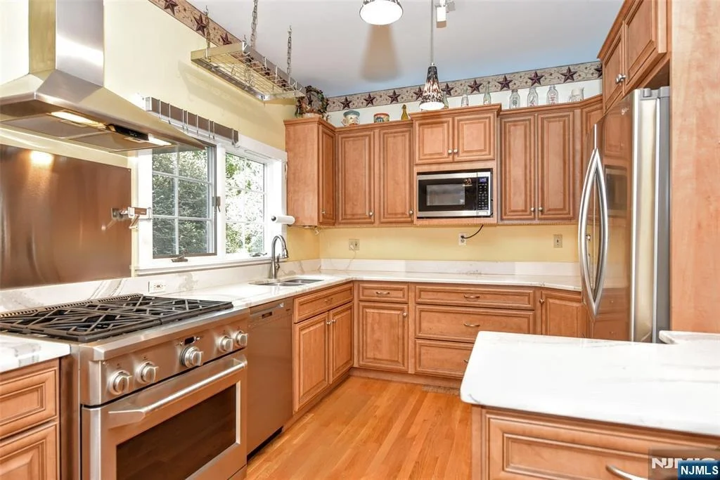 Photo of 497 W Saddle River