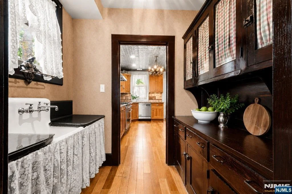 Photo of 384 Anderson