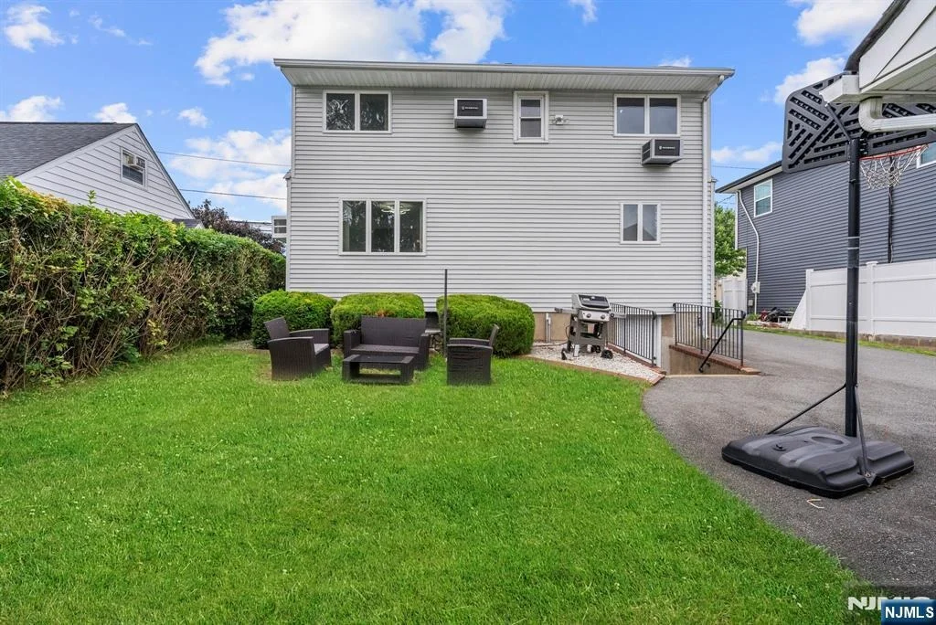 Photo of 101 Maple Hill