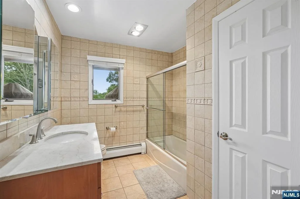 Photo of 31 Surrey