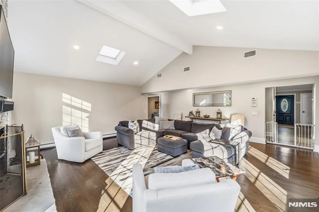 Photo of 27 Pine Hill