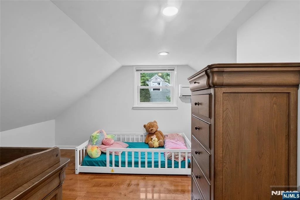 Photo of 8 Oak Crest