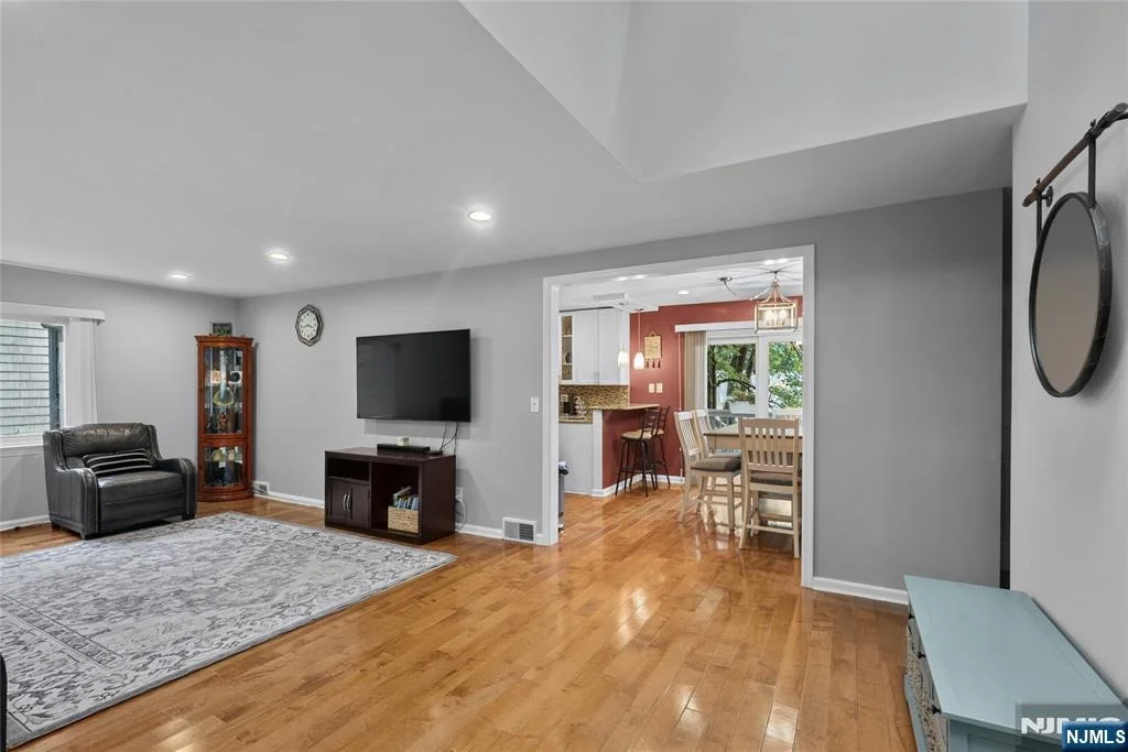 Photo of 8 Oak Crest