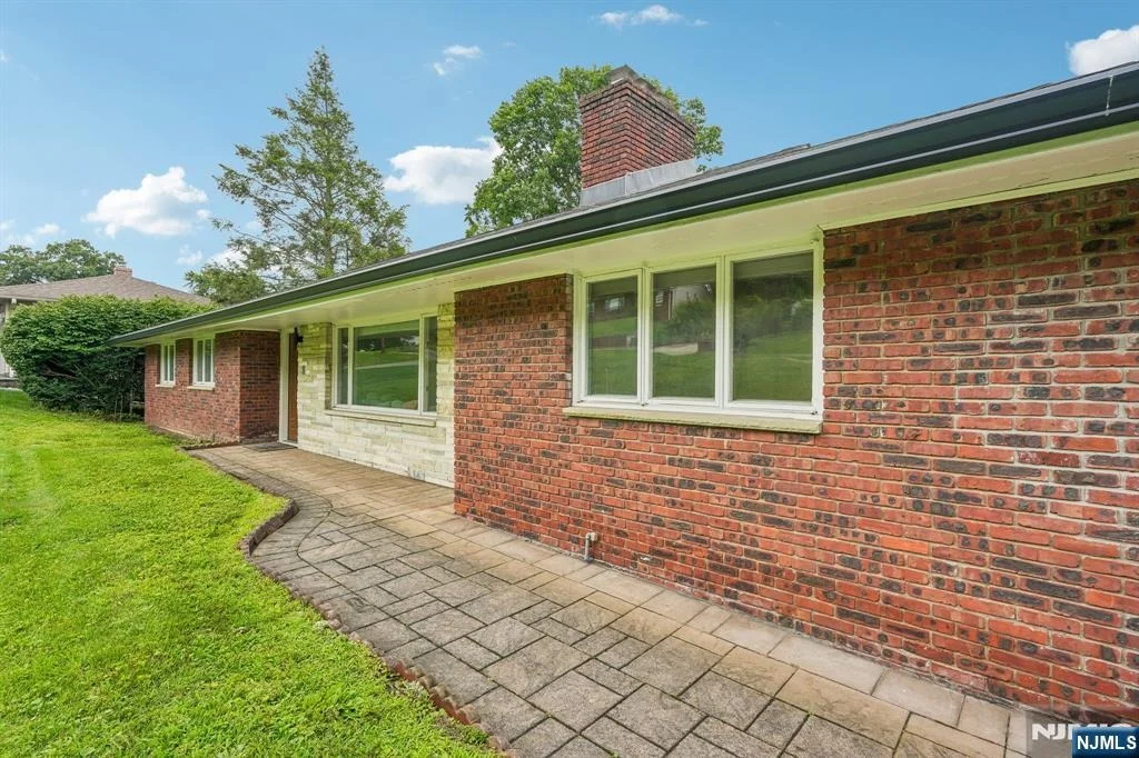 Photo of 31 Surrey