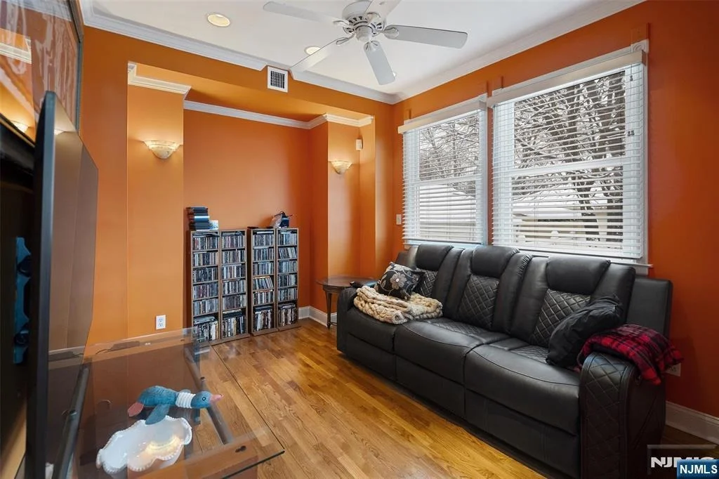 Photo of 75 Pine