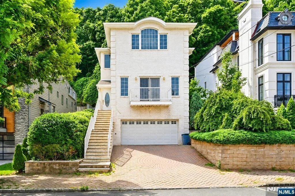 Photo of 750 Undercliff