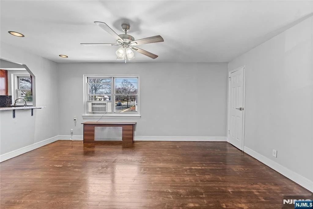 Photo of 418 Esplanade