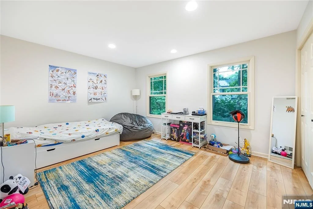 Photo of 41 Downey