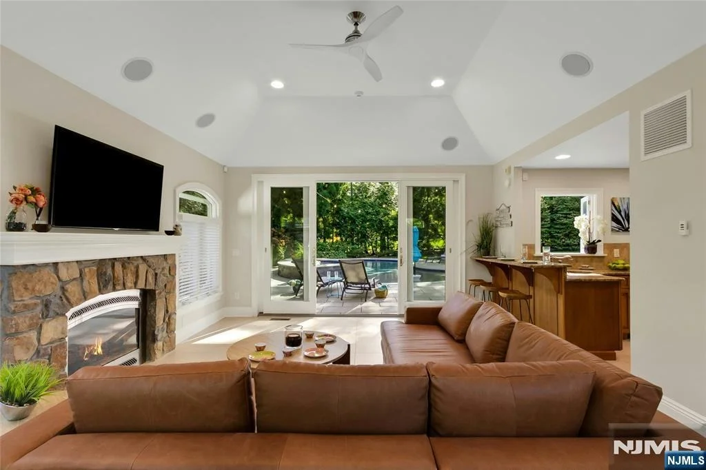 Photo of 545 Miller