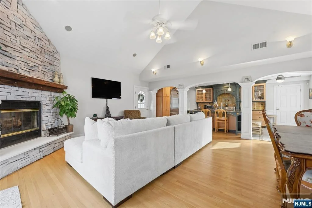 Photo of 599 Oak