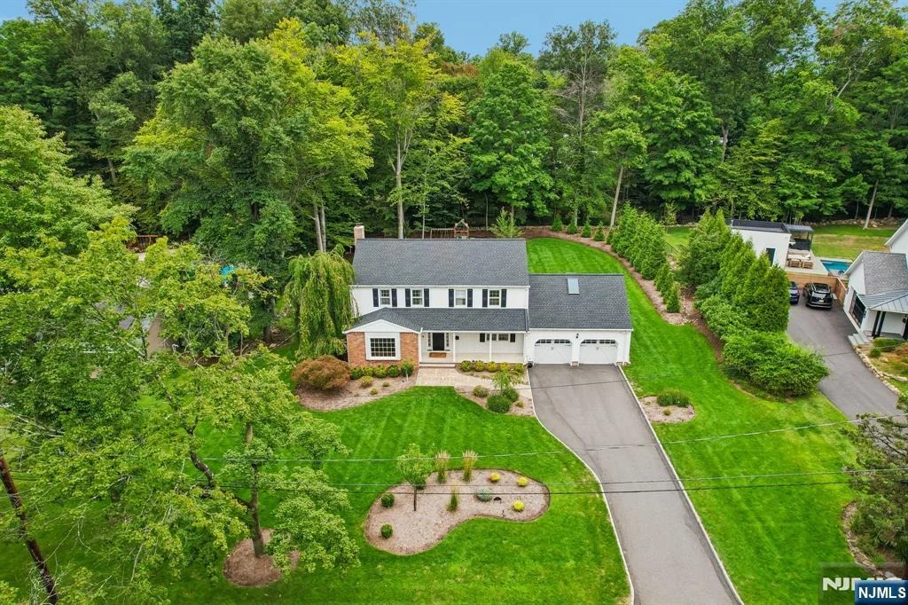 Photo of 17 Colonial