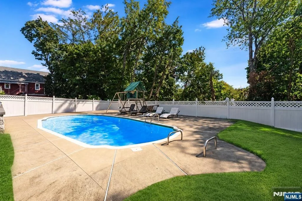 Photo of 64 Spring Valley