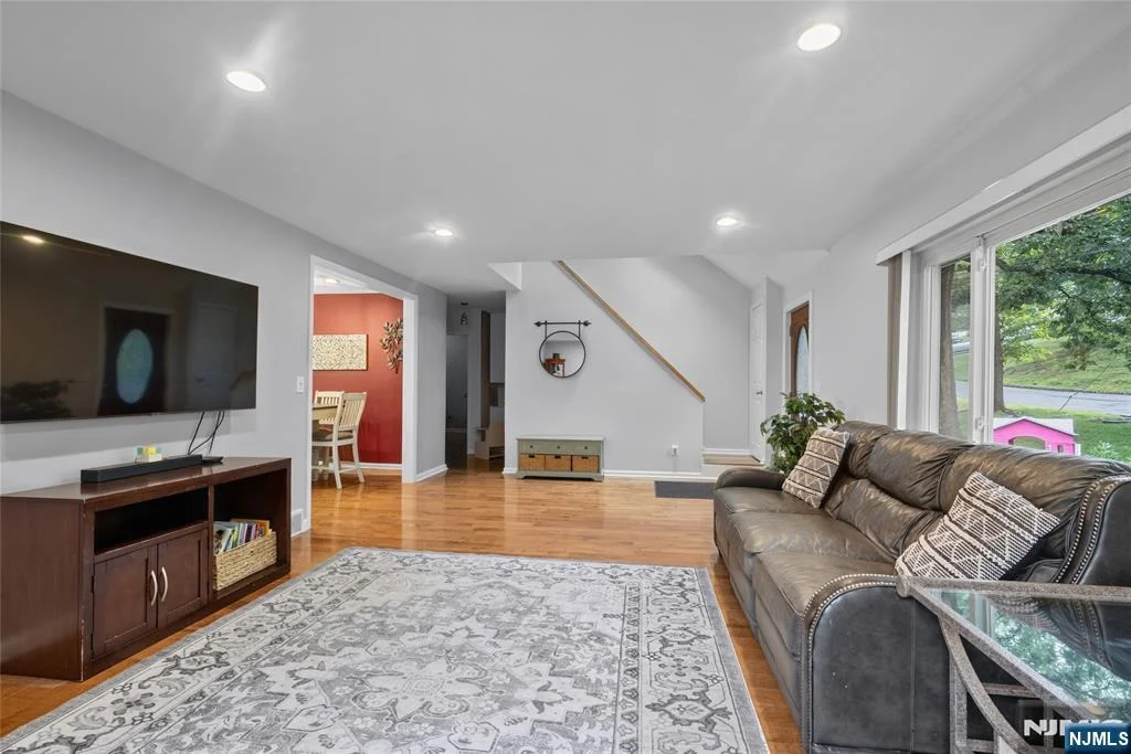 Photo of 8 Oak Crest
